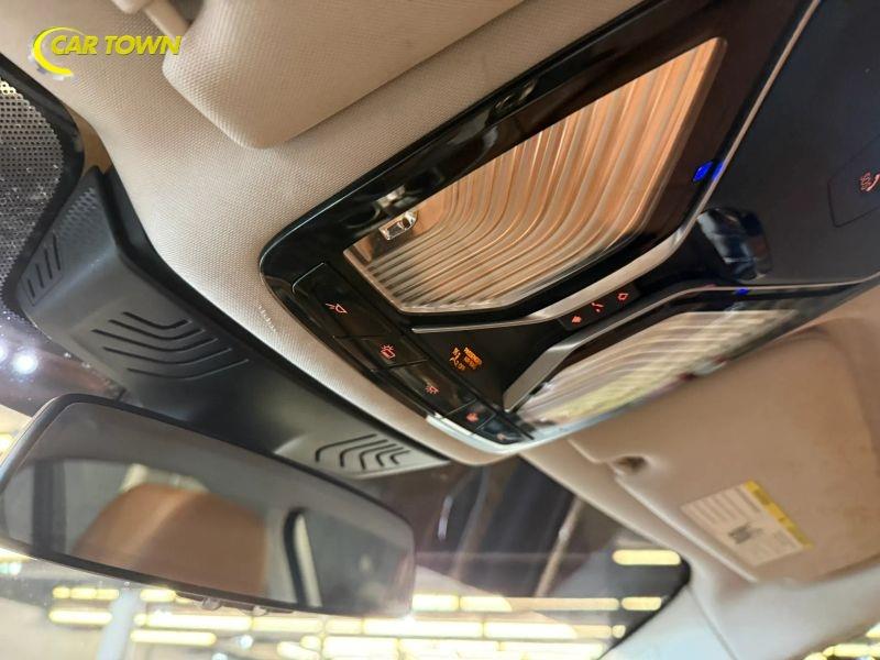 Vehicle photo 42