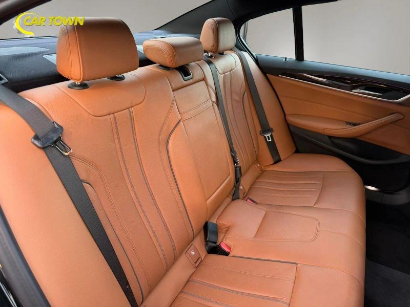 Vehicle photo 20