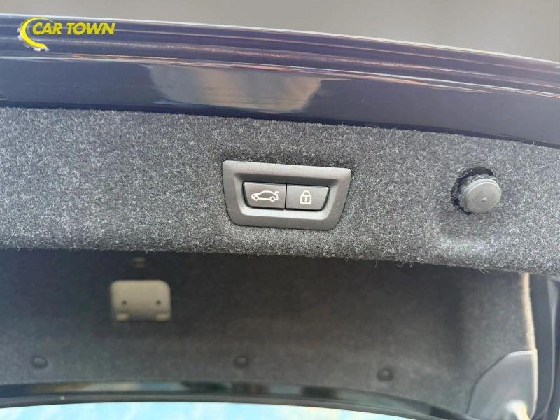 Vehicle photo 25