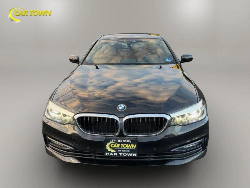 Vehicle photo 3
