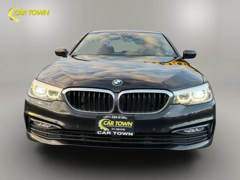 Vehicle photo 4