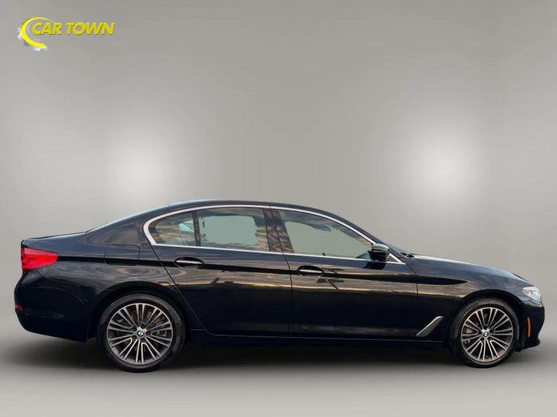 Vehicle photo 7