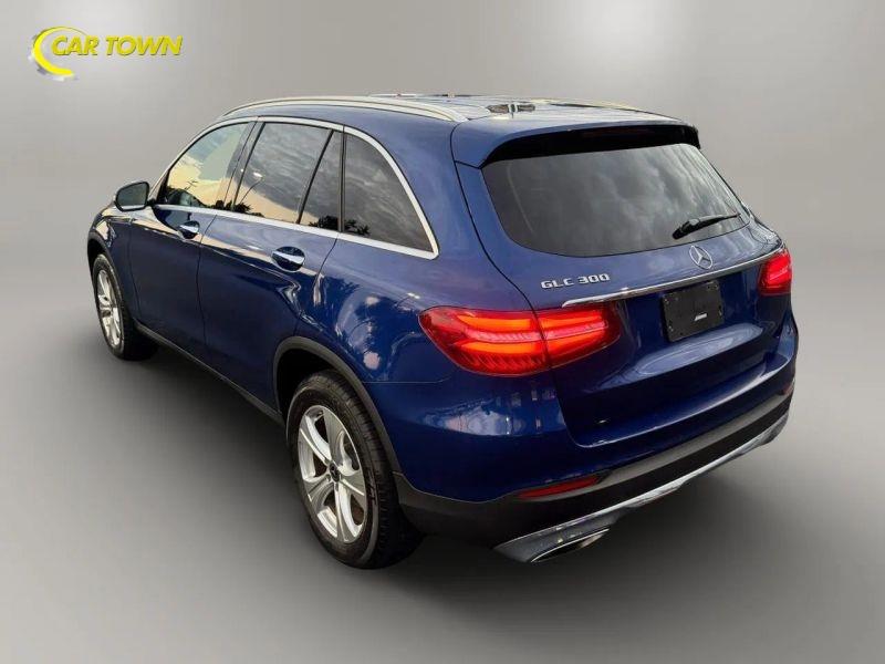 Vehicle photo 12
