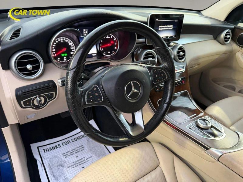 Vehicle photo 15