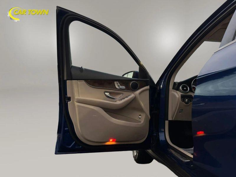 Vehicle photo 16