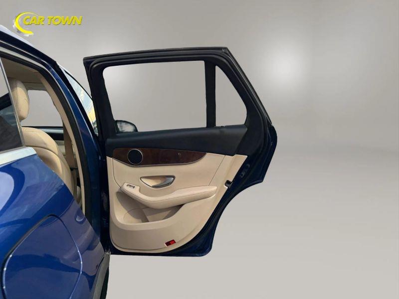Vehicle photo 22