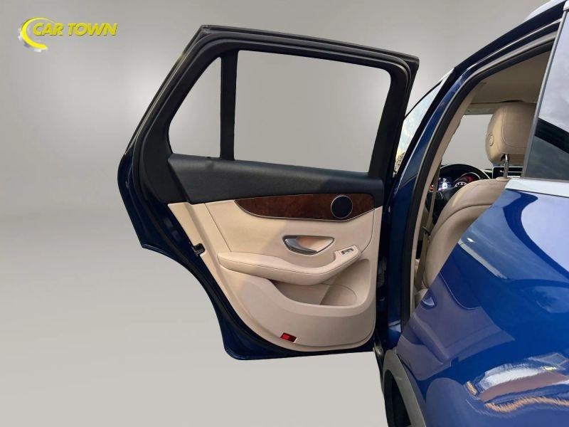 Vehicle photo 24