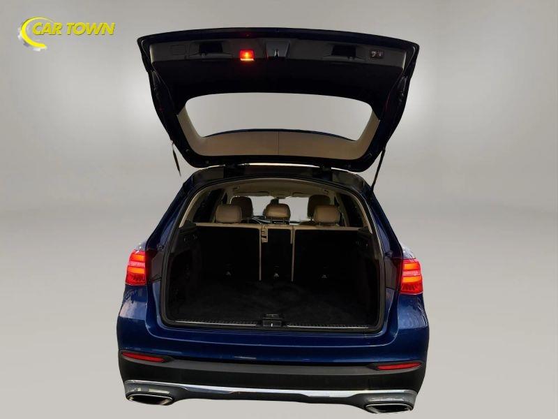 Vehicle photo 25