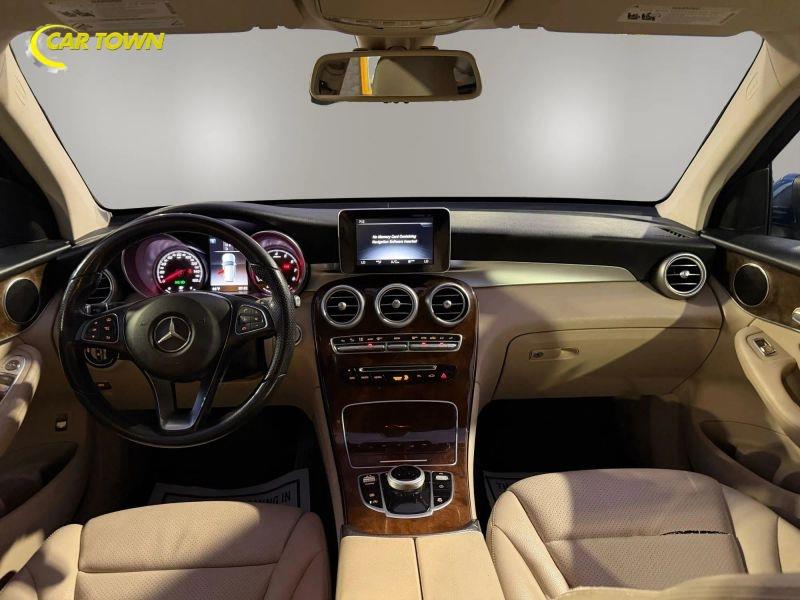 Vehicle photo 29
