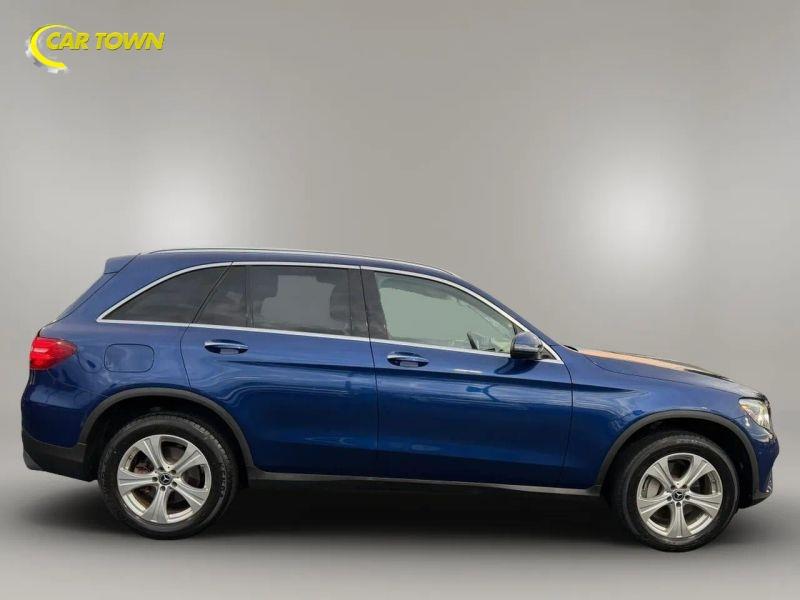 Vehicle photo 7