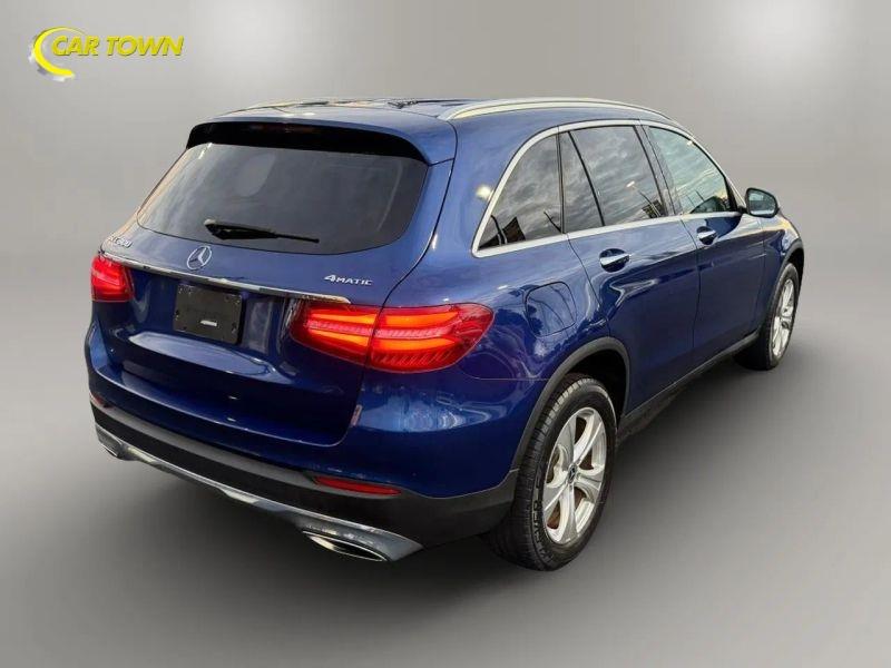 Vehicle photo 8