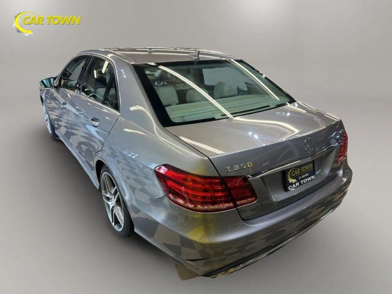 Vehicle photo 12