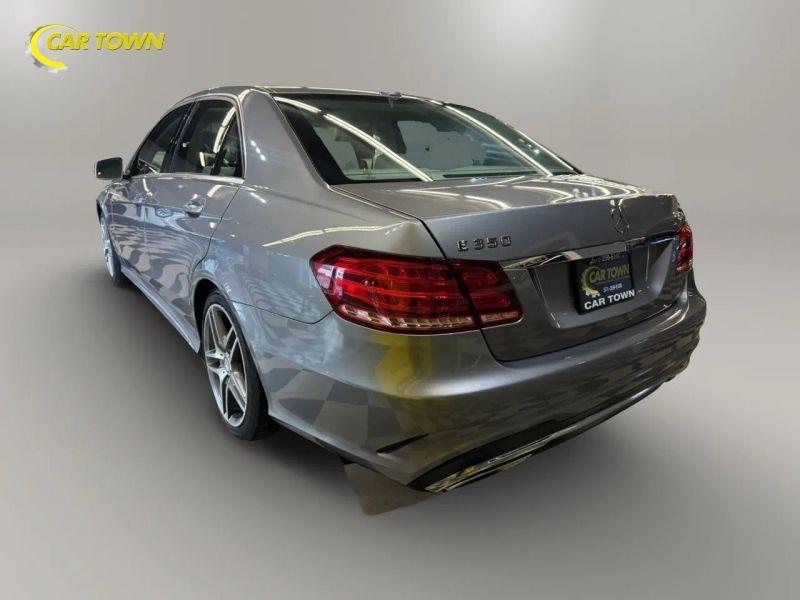 Vehicle photo 13