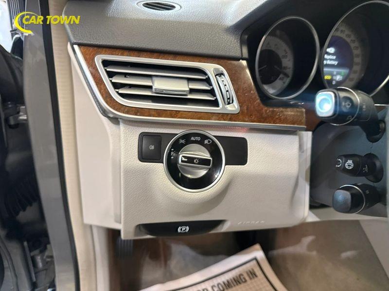 Vehicle photo 19