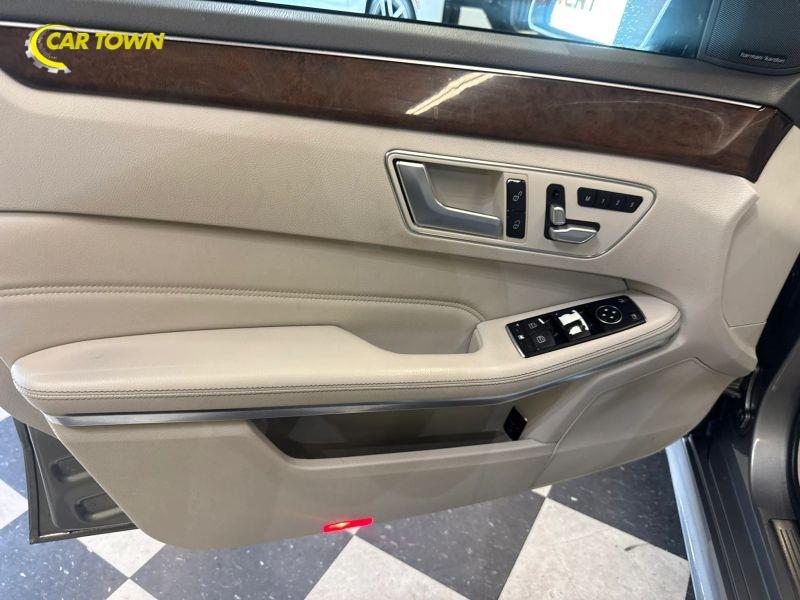 Vehicle photo 20