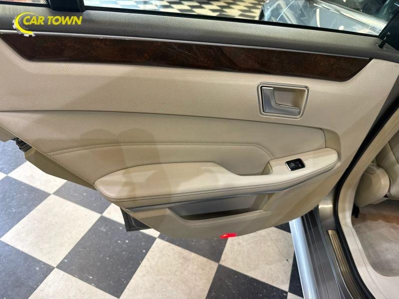 Vehicle photo 21