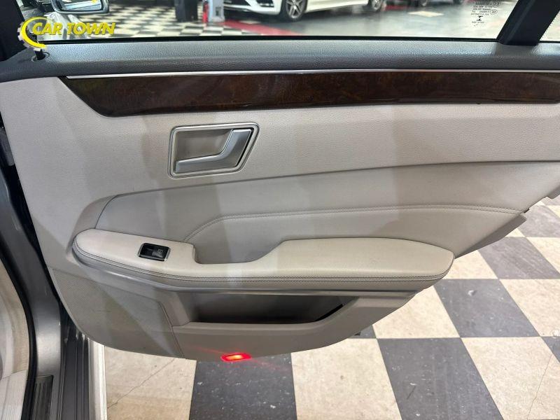 Vehicle photo 27