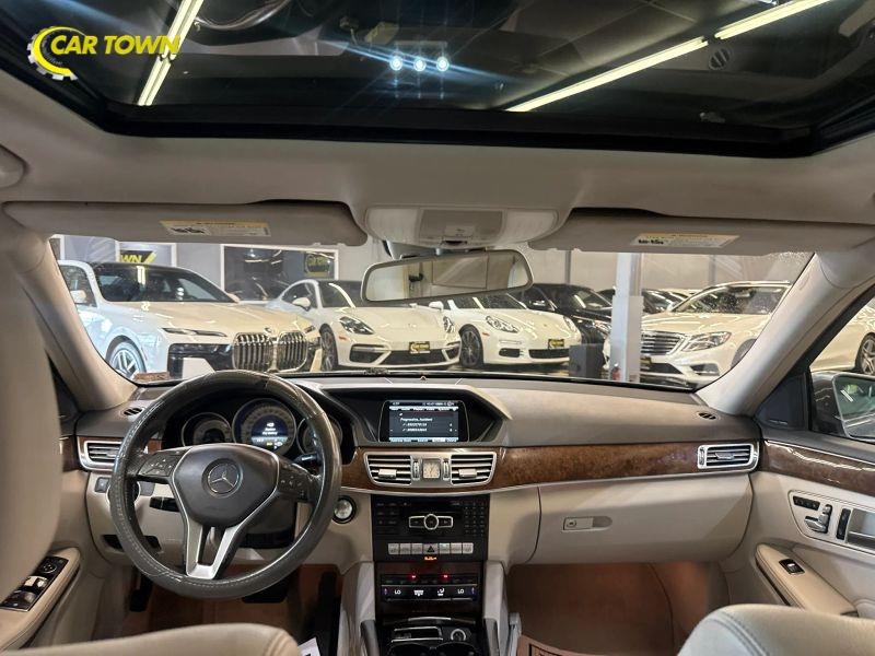 Vehicle photo 29