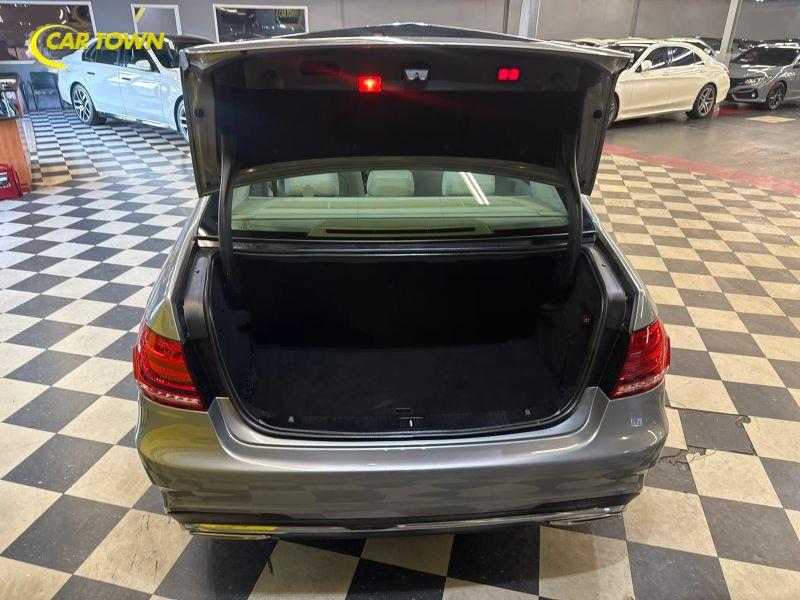 Vehicle photo 30