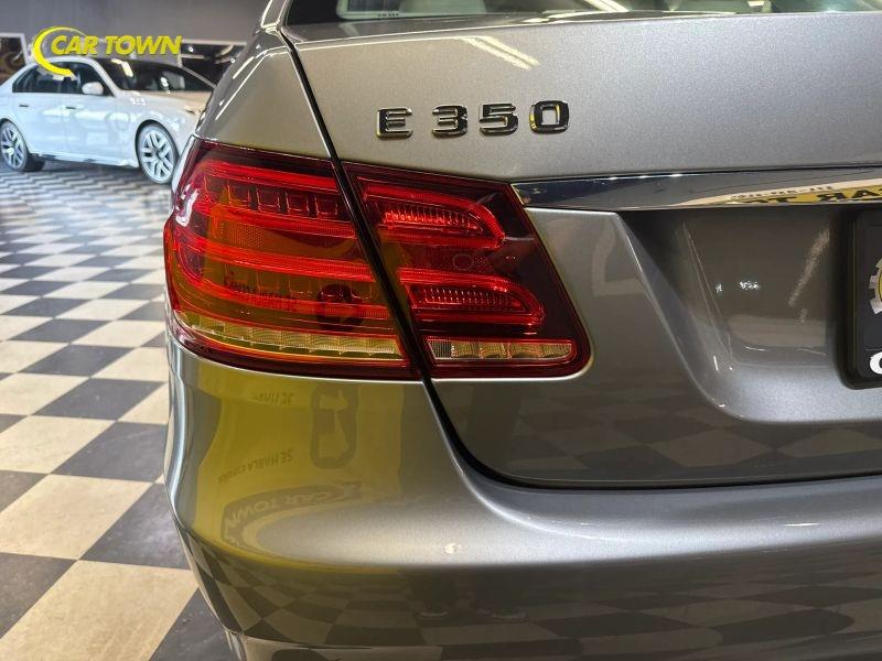 Vehicle photo 31