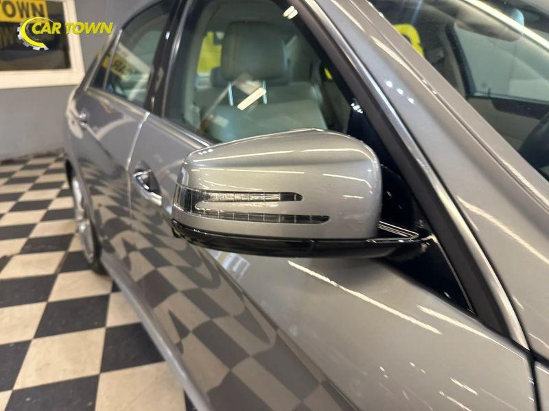 Vehicle photo 34