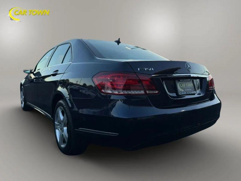 Vehicle photo 13
