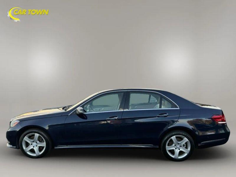 Vehicle photo 14