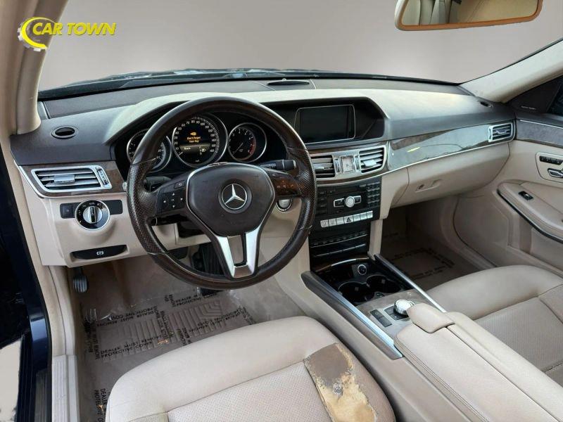 Vehicle photo 17