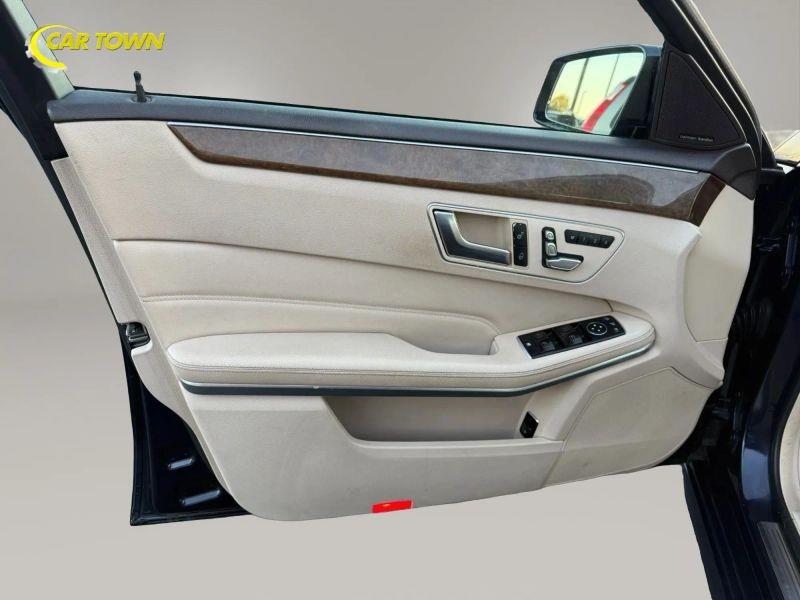 Vehicle photo 19