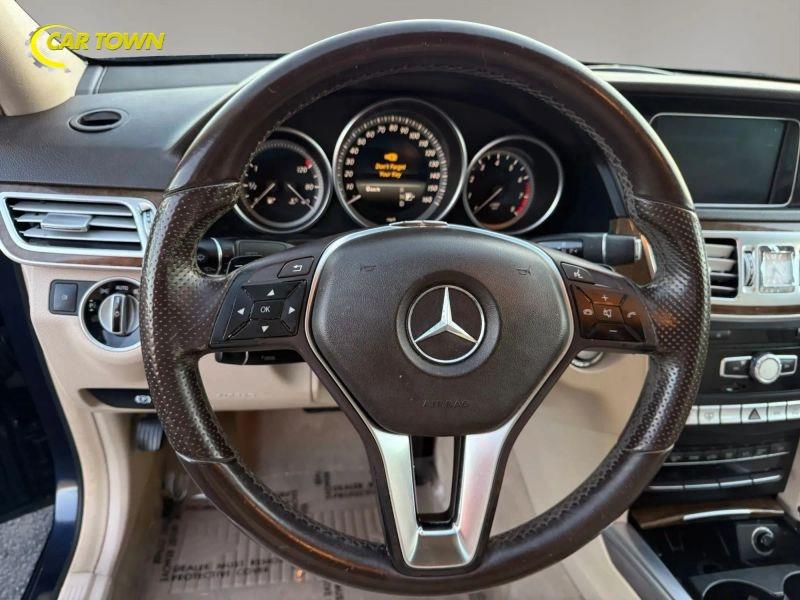 Vehicle photo 23