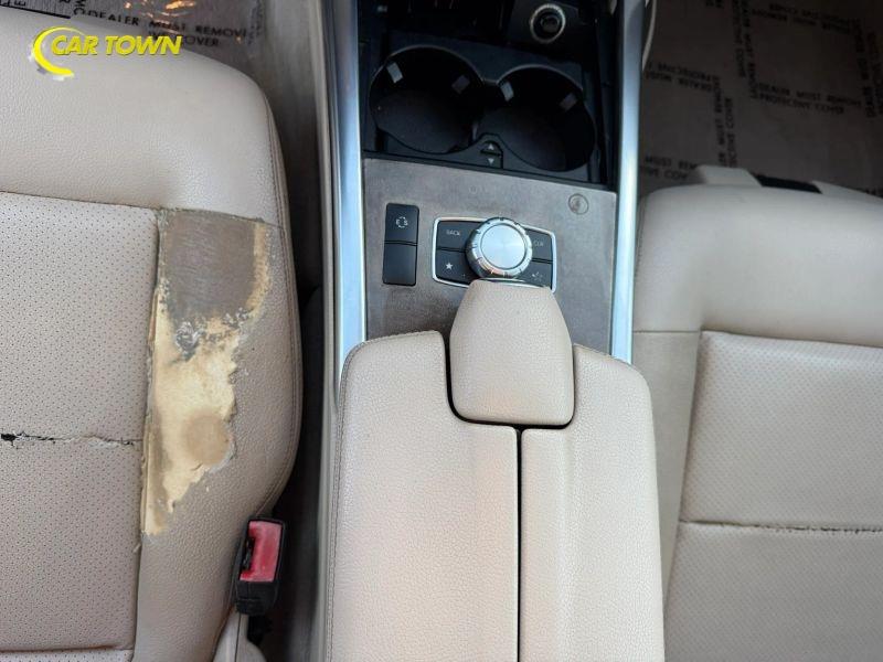 Vehicle photo 24