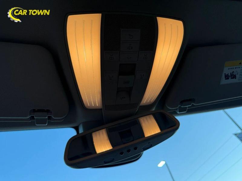Vehicle photo 25