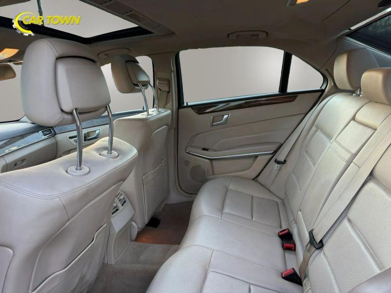 Vehicle photo 31
