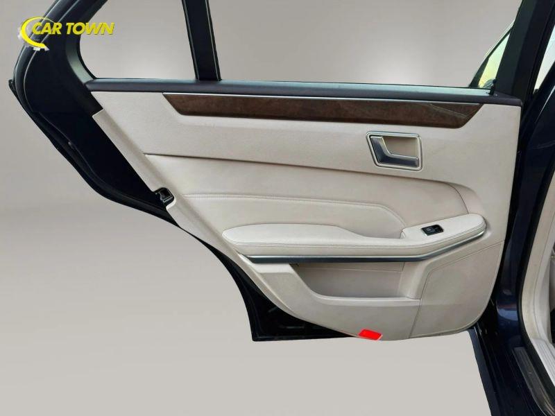 Vehicle photo 32