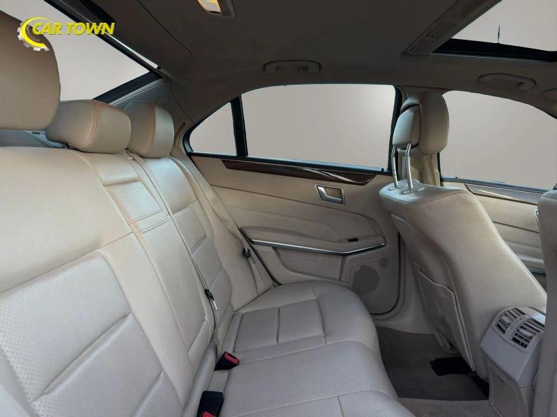 Vehicle photo 34