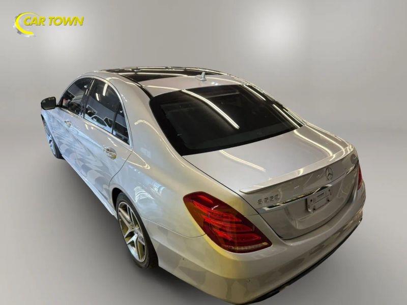 Vehicle photo 12