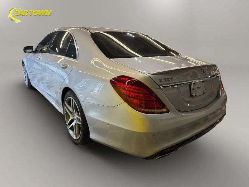 Vehicle photo 13