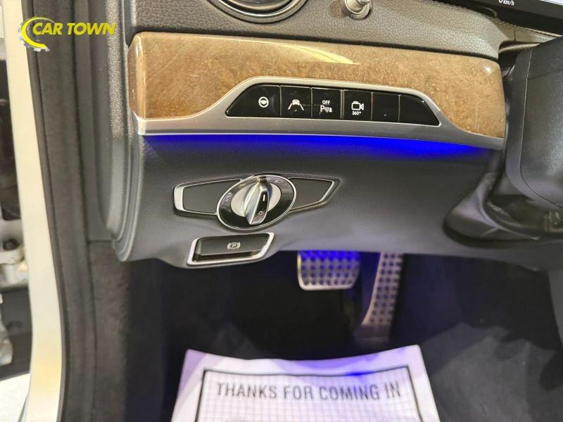 Vehicle photo 19