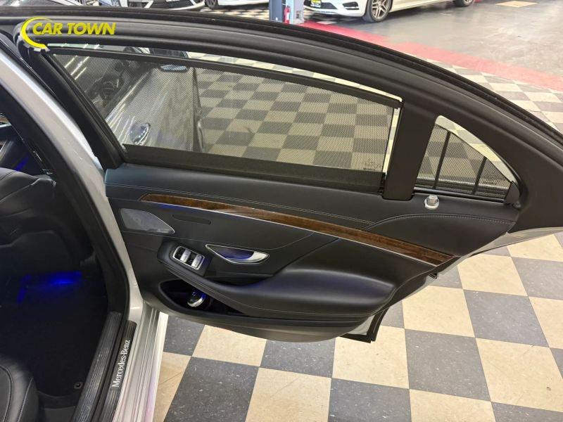 Vehicle photo 29