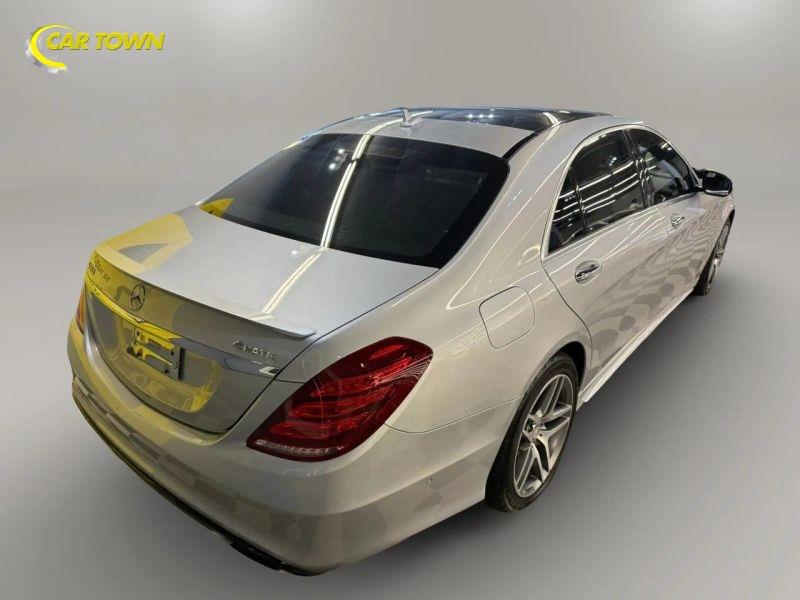 Vehicle photo 8