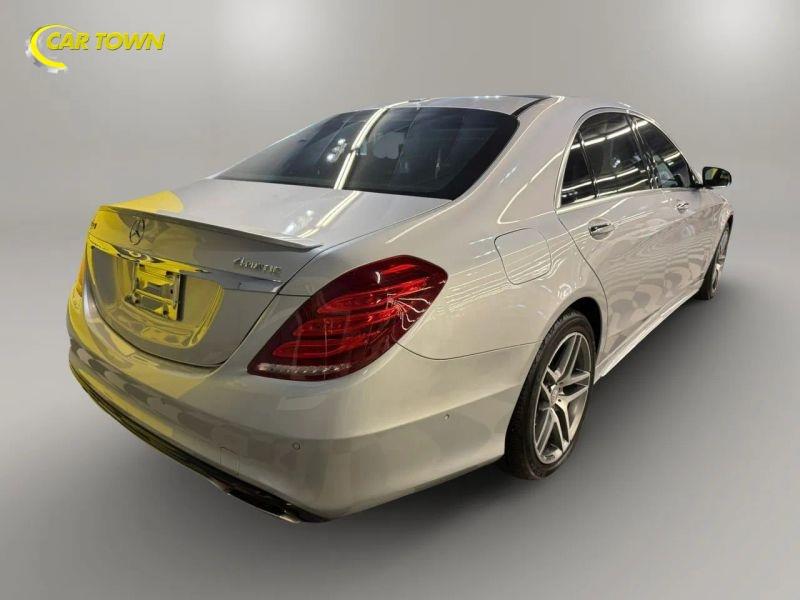 Vehicle photo 9