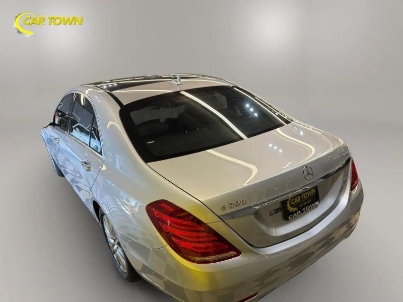 Vehicle photo 12