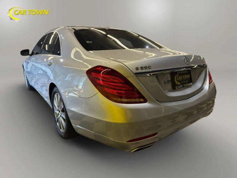 Vehicle photo 13