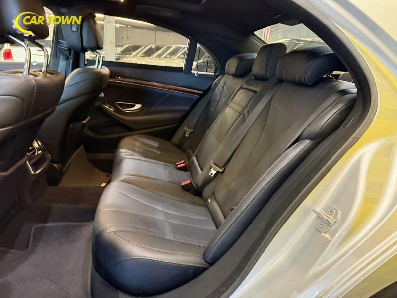 Vehicle photo 23