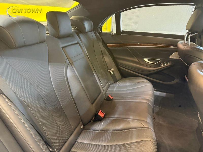Vehicle photo 28