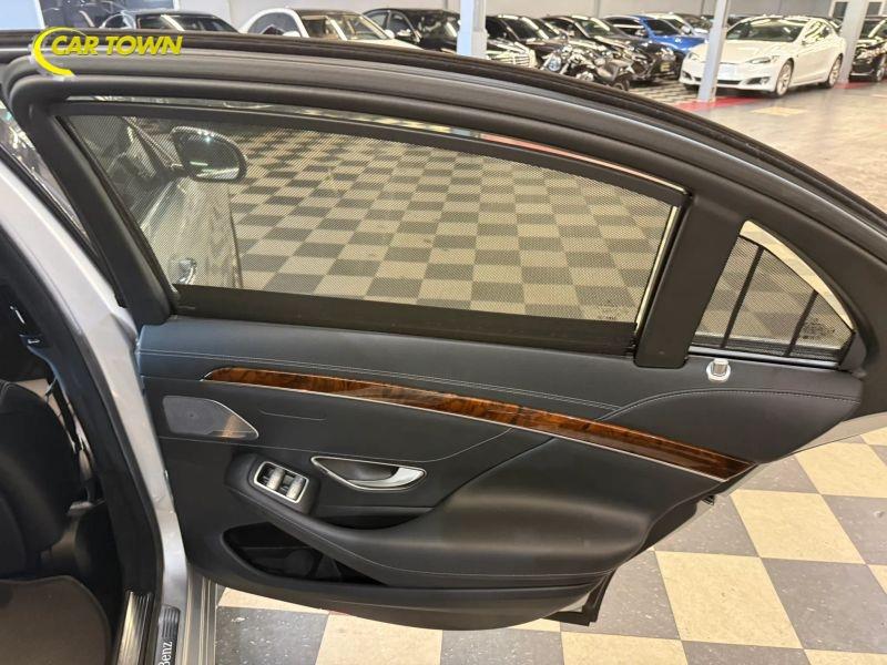 Vehicle photo 30