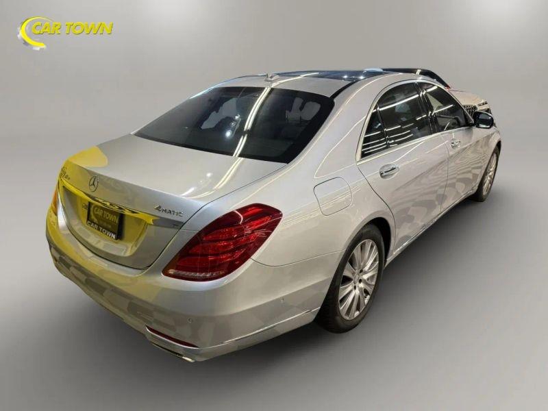 Vehicle photo 8