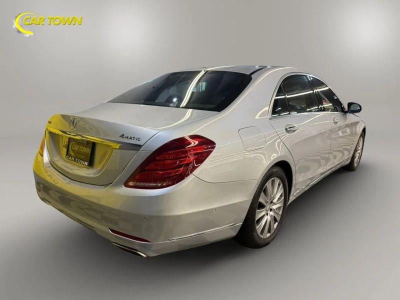 Vehicle photo 9