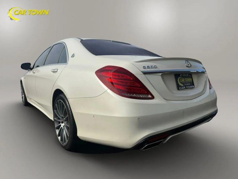 Vehicle photo 13