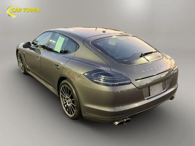 Vehicle photo 12
